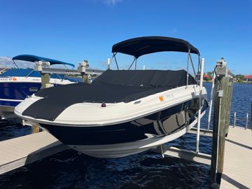 2019 Sea Ray SDX 250 Outboard