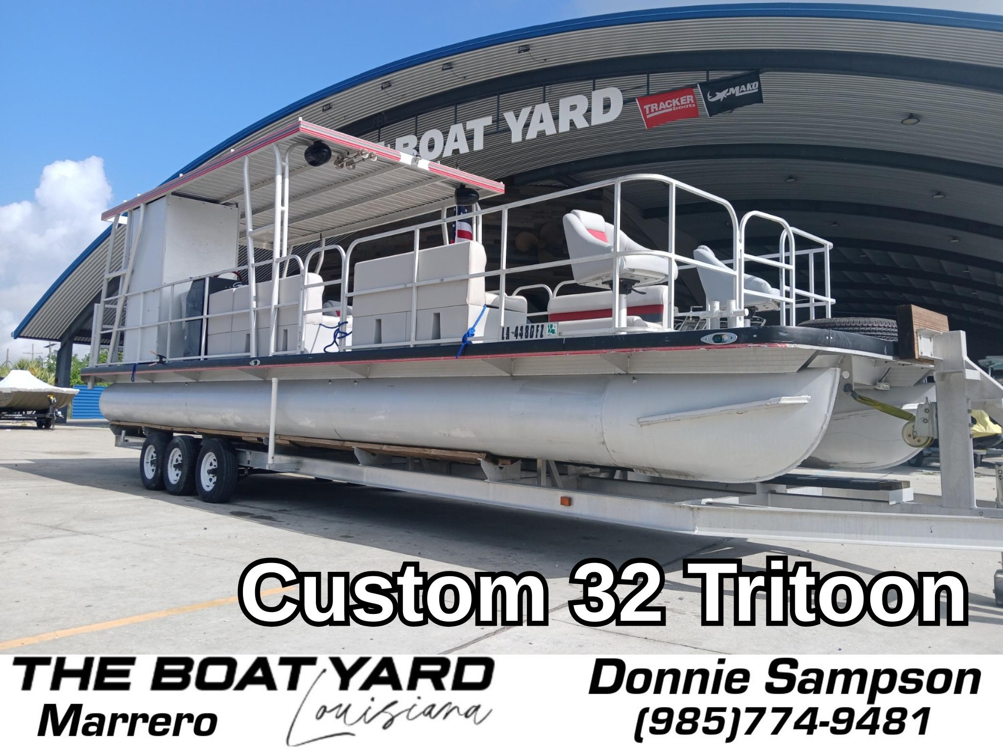 Custom 32 Tri Toon