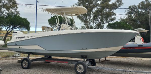 2016 Wellcraft 242 Fisherman