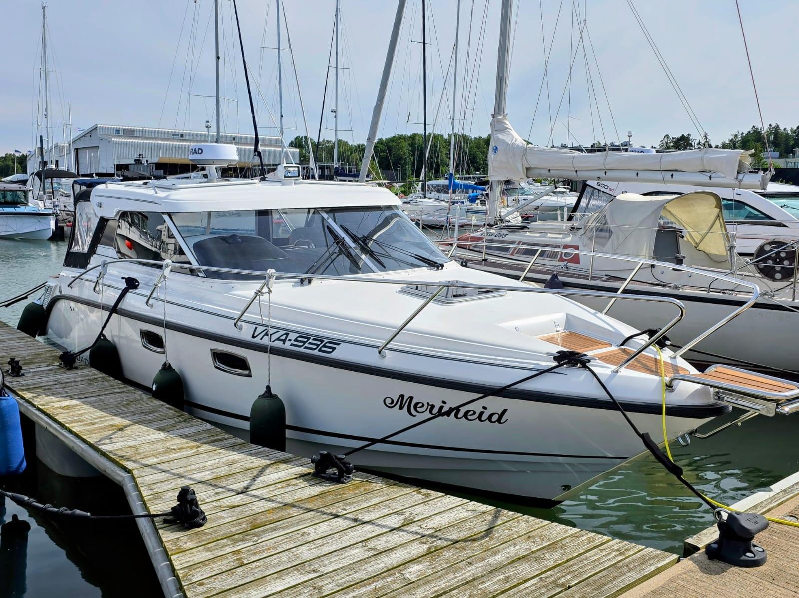 2021 Aquador 28 HT