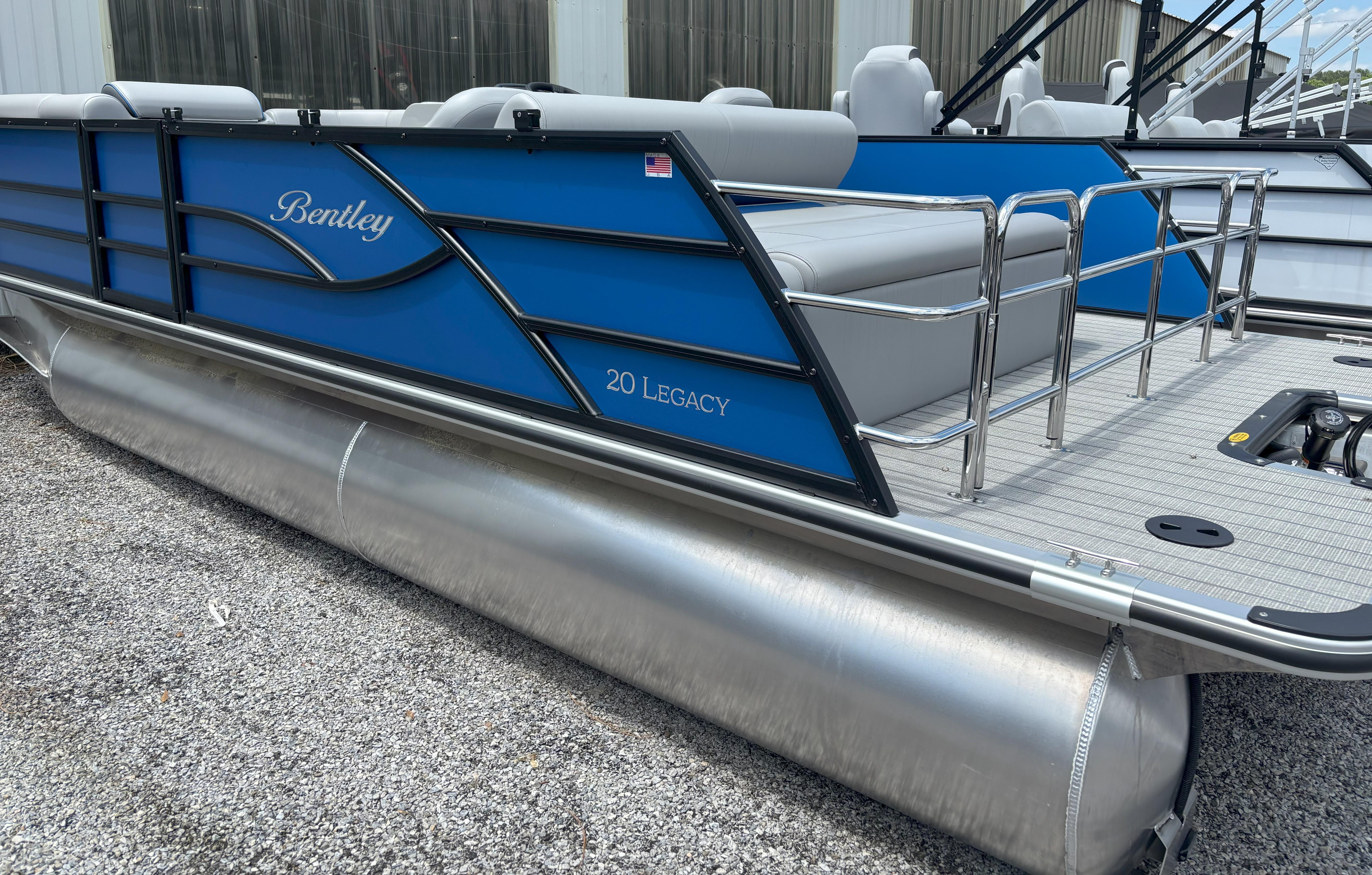 Bentley Pontoons Legacy 203 Swingback