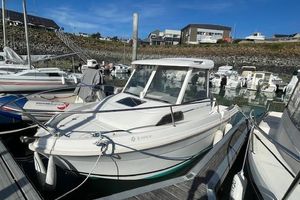 Jeanneau Merry Fisher 530 HB 2003 Jeanneau Merry Fisher 530 HB boat docked in a marina under clear blue skies.