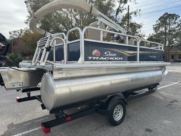 Sun Tracker Bass Buggy 16 XL Select 2025 Sun Tracker Bass Buggy 16 XL Select pontoon boat on trailer.