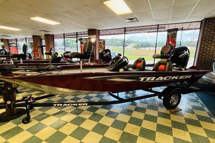 Tracker Pro Team 190 2025 Tracker Pro Team 190 boat displayed indoors on checkered floor.