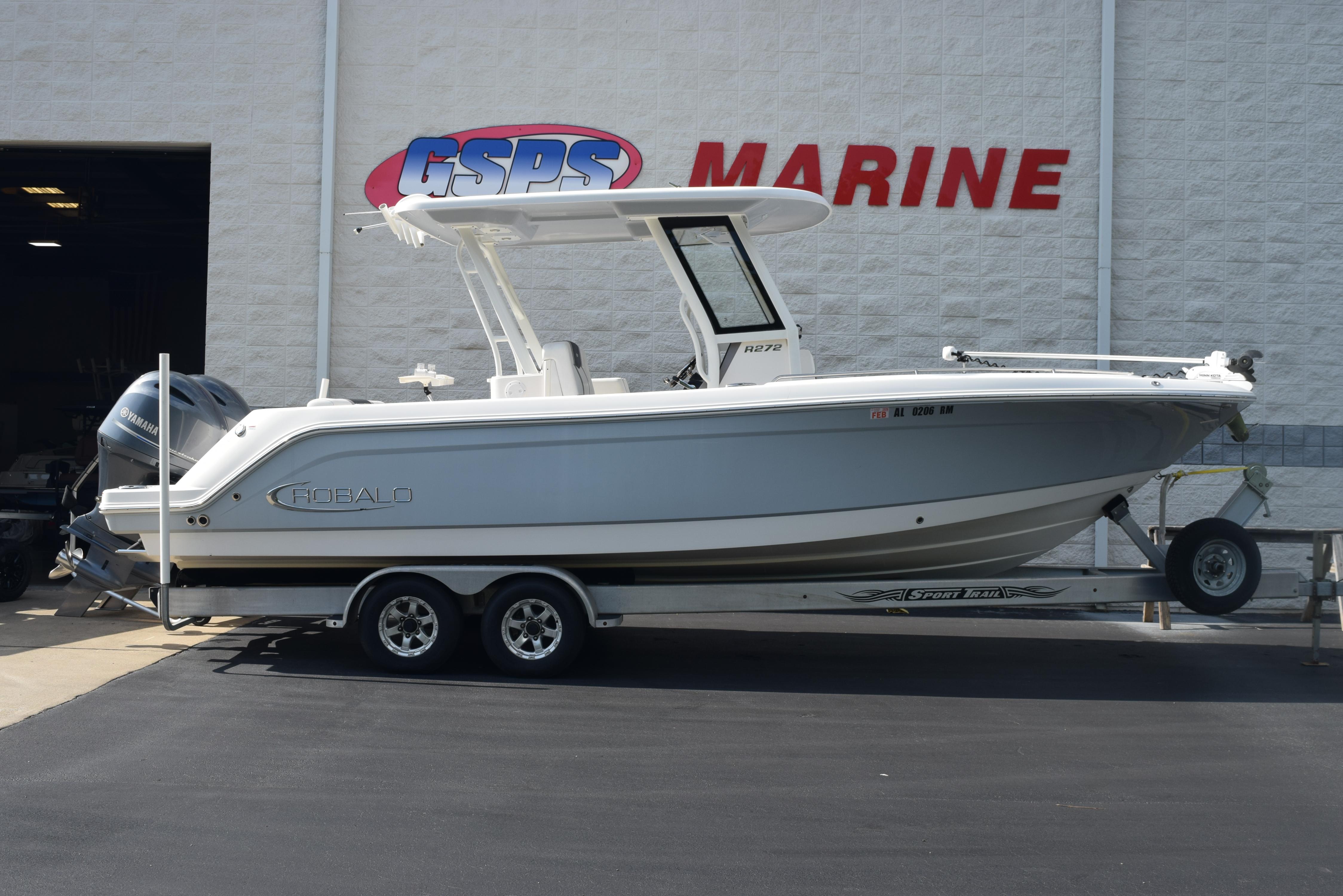 2019 Robalo R272 Center Console