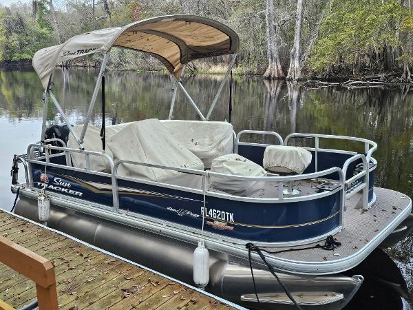 Sun Tracker Fishin' Barge 21' Signature Series 2008 for sale for $100 