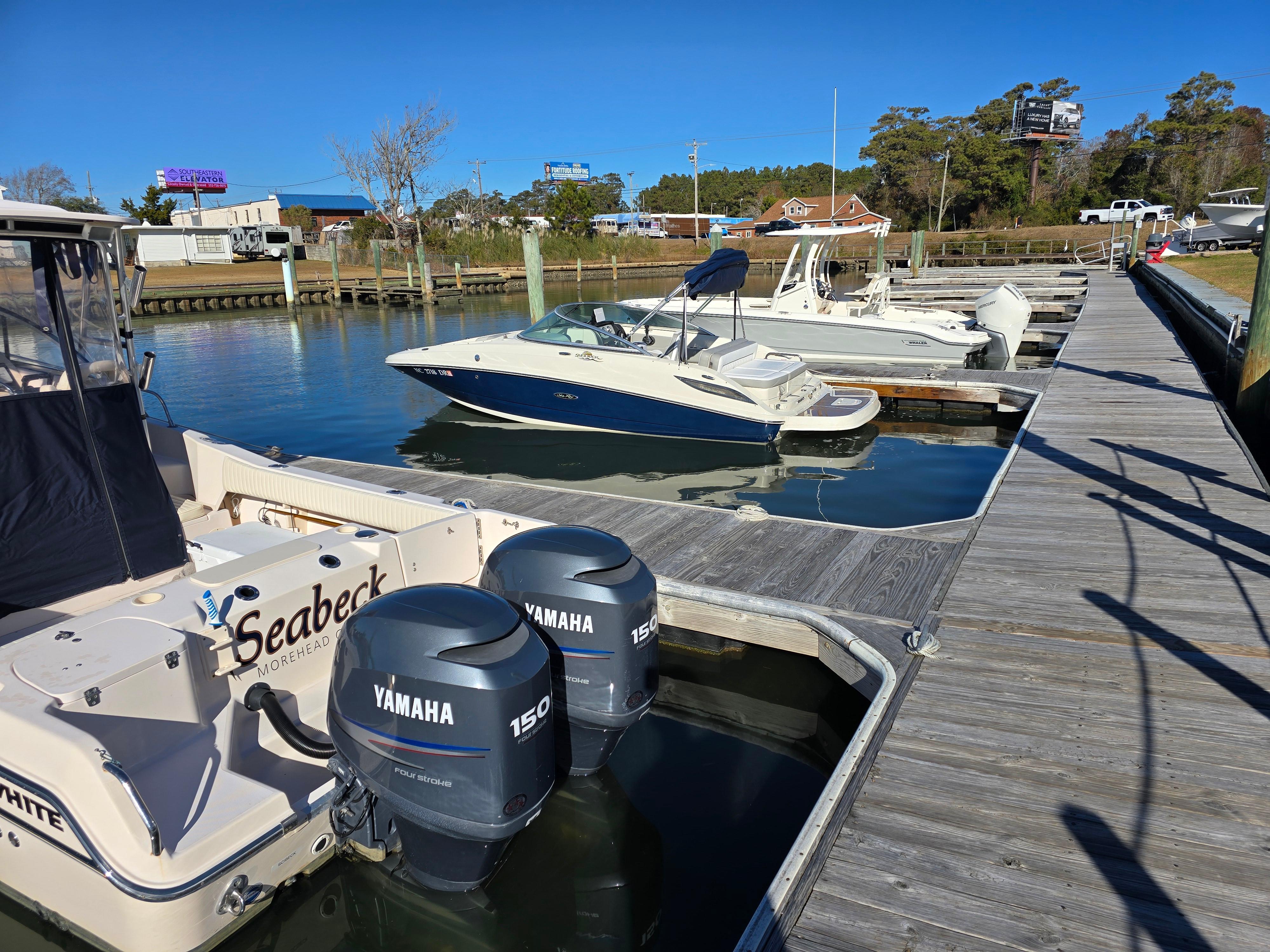 2010 Sea Ray 220 Sundeck