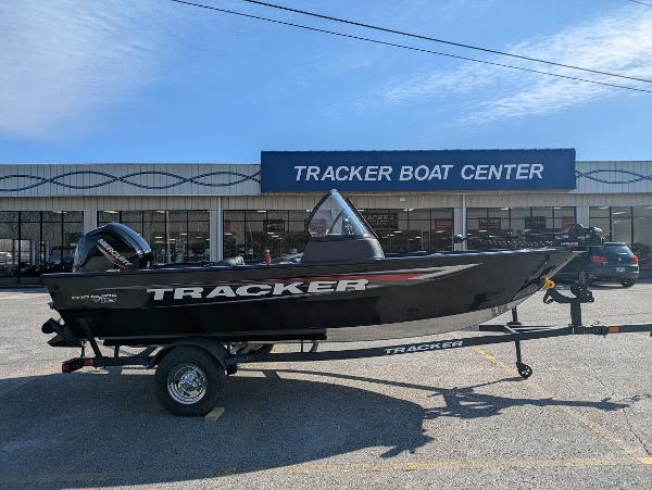 Tracker Pro Guide V-16 WT 2025 Tracker Pro Guide V-16 WT boat at Tracker Boat Center dealership.