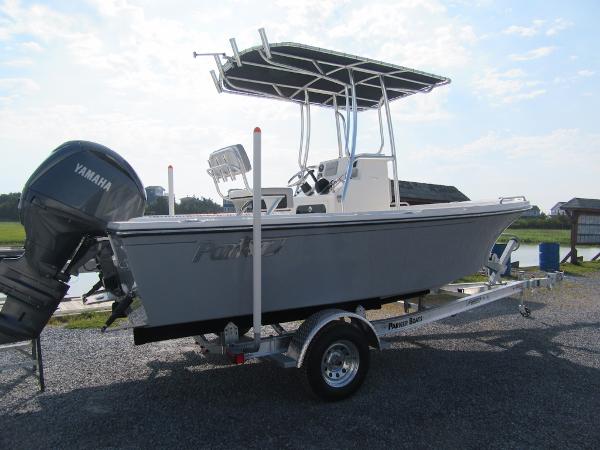 2024 Parker 18SE Center Console