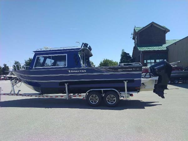 Spartan 26 Maximus Pro XL 2024 Spartan 26 Maximus Pro XL boat on a trailer in a parking lot.