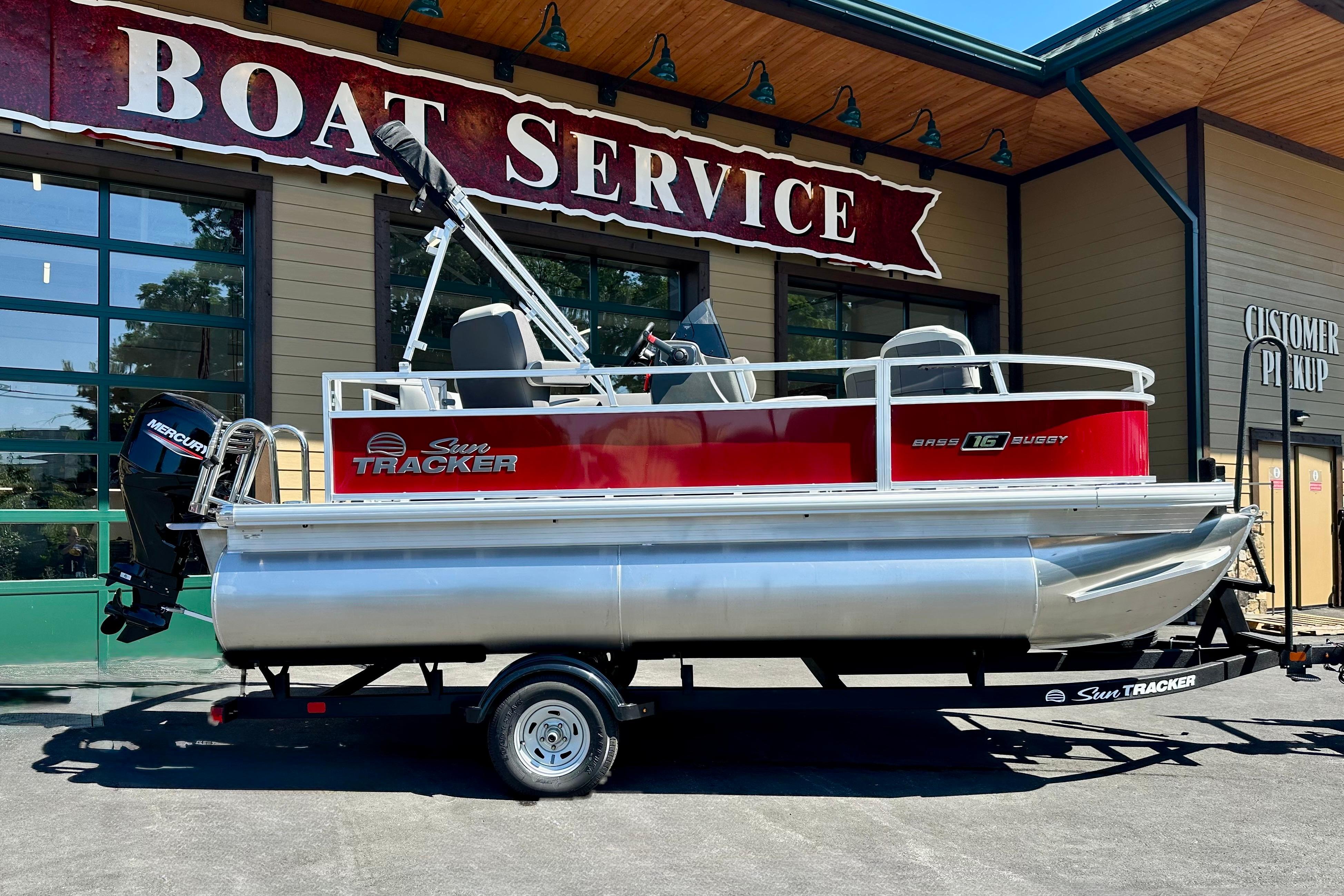 Sun Tracker Bass Buggy 16 XL Select 2026 Sun Tracker Bass Buggy 16 XL Select pontoon boat at boat service center.