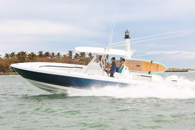 Intrepid 327-I CC Boat