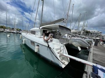 2010 Lagoon 421