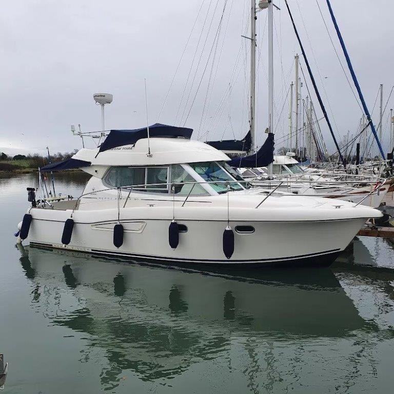 Jeanneau Merry Fisher 925 2008 Jeanneau Merry Fisher 925 boat docked in marina, overcast sky.