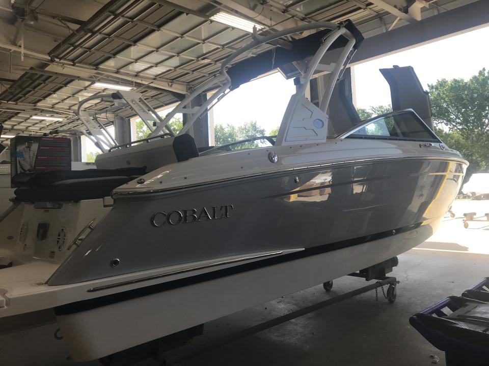Cobalt R4 Outboard