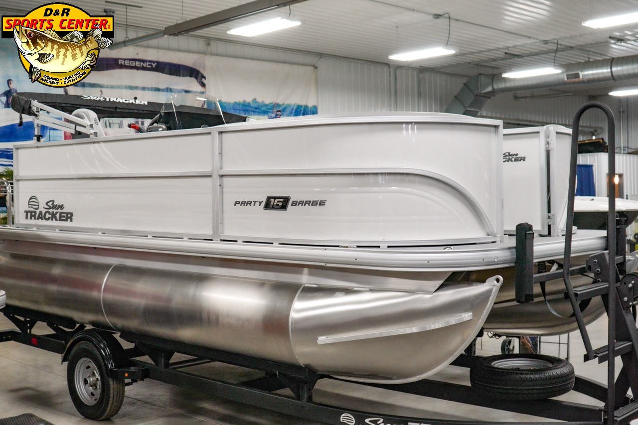2026 Sun Tracker Party Barge 16