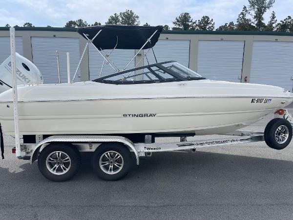 2021 Stingray 204 LR