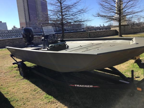 GRIZZLY 2072 CC - TRACKER Welded Jon Boat