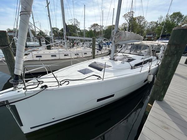 2019 Dufour 390 GL