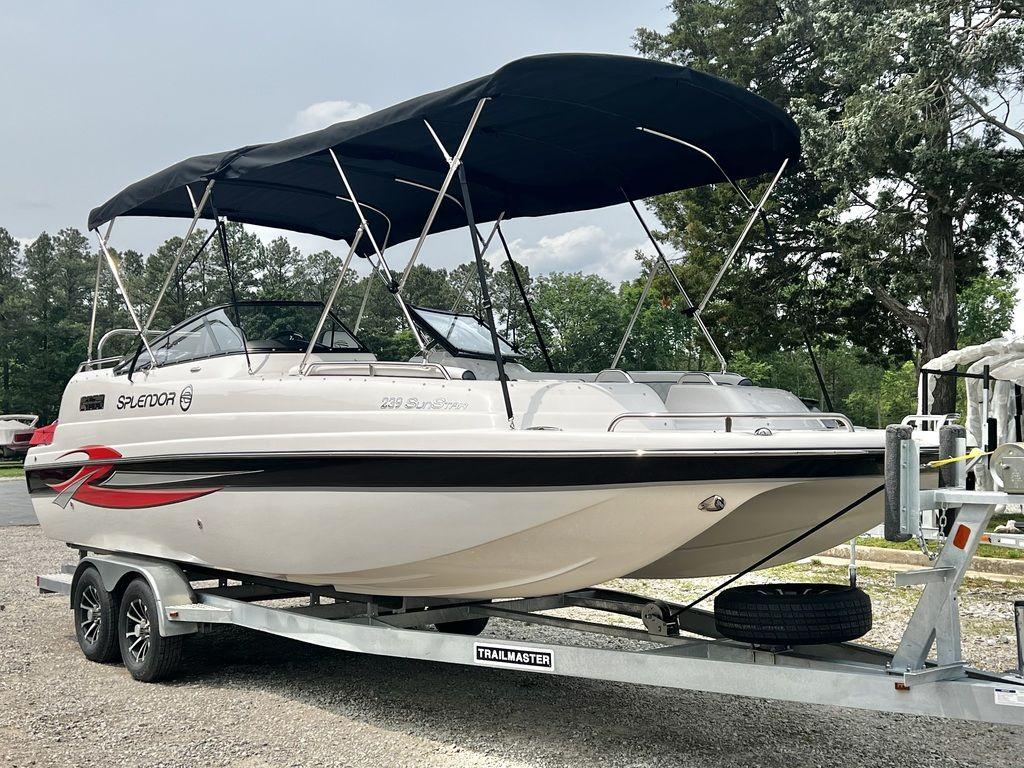 2023 Splendor 239 Sunstar - Rigged & Ready! SUMMER SPECIAL $79,995!