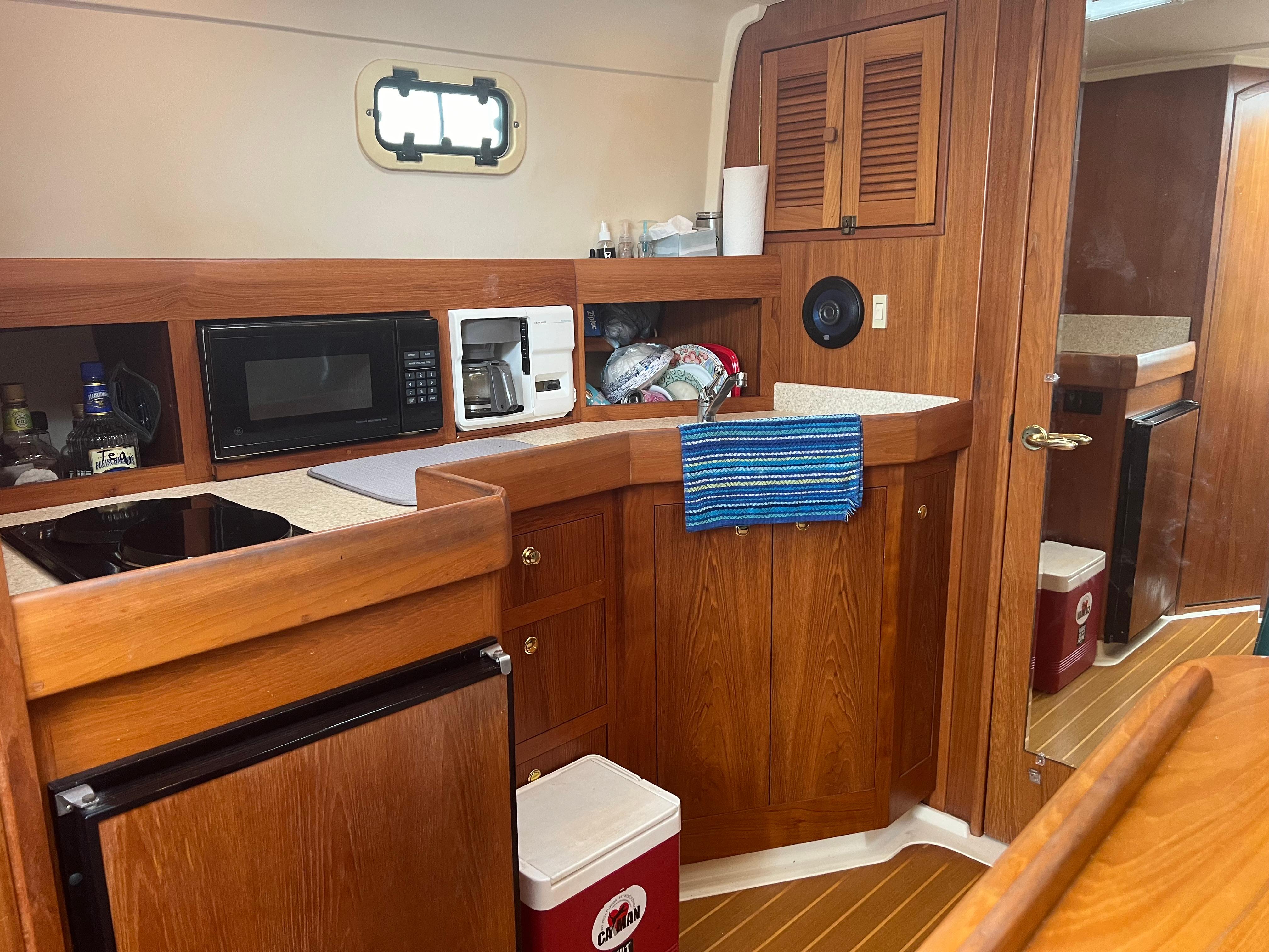2000 Mainship Pilot 34