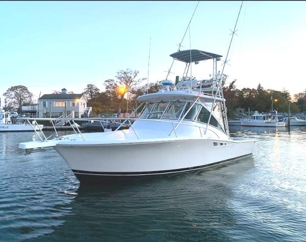 Luhrs Tournament 320 Open 2000 Luhrs Tournament 320 Open boat on calm water at sunset.