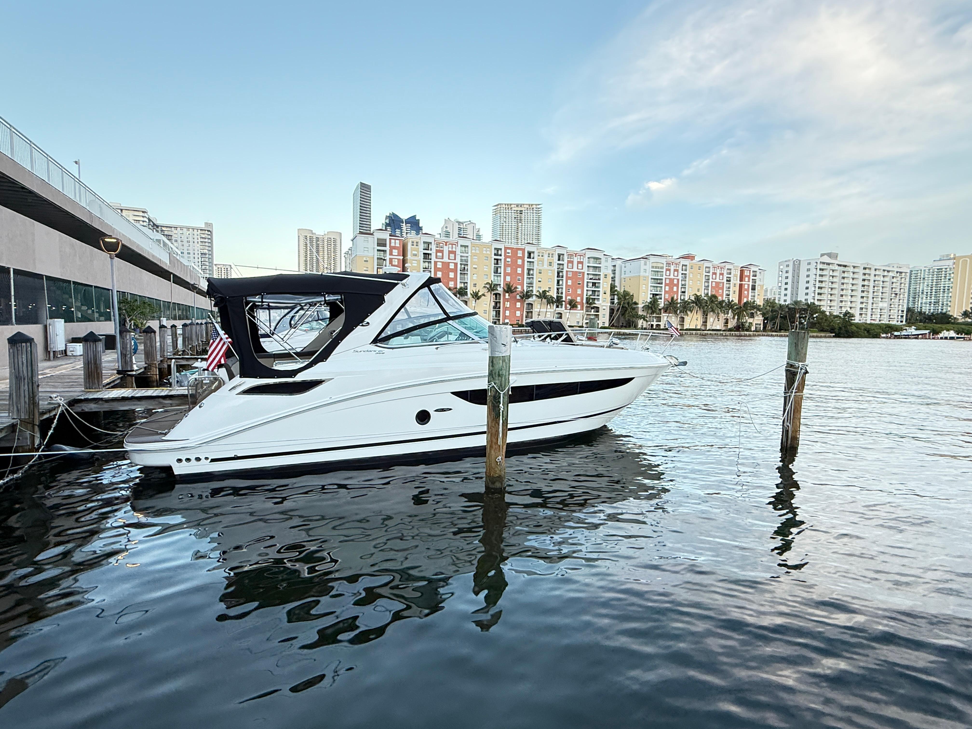 2015 Sea Ray 350 Sundancer