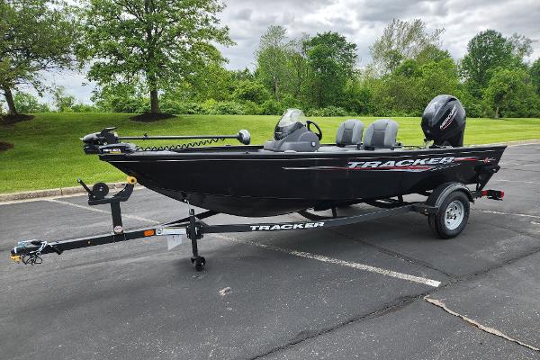 2025 Tracker Super Guide V-16 SC