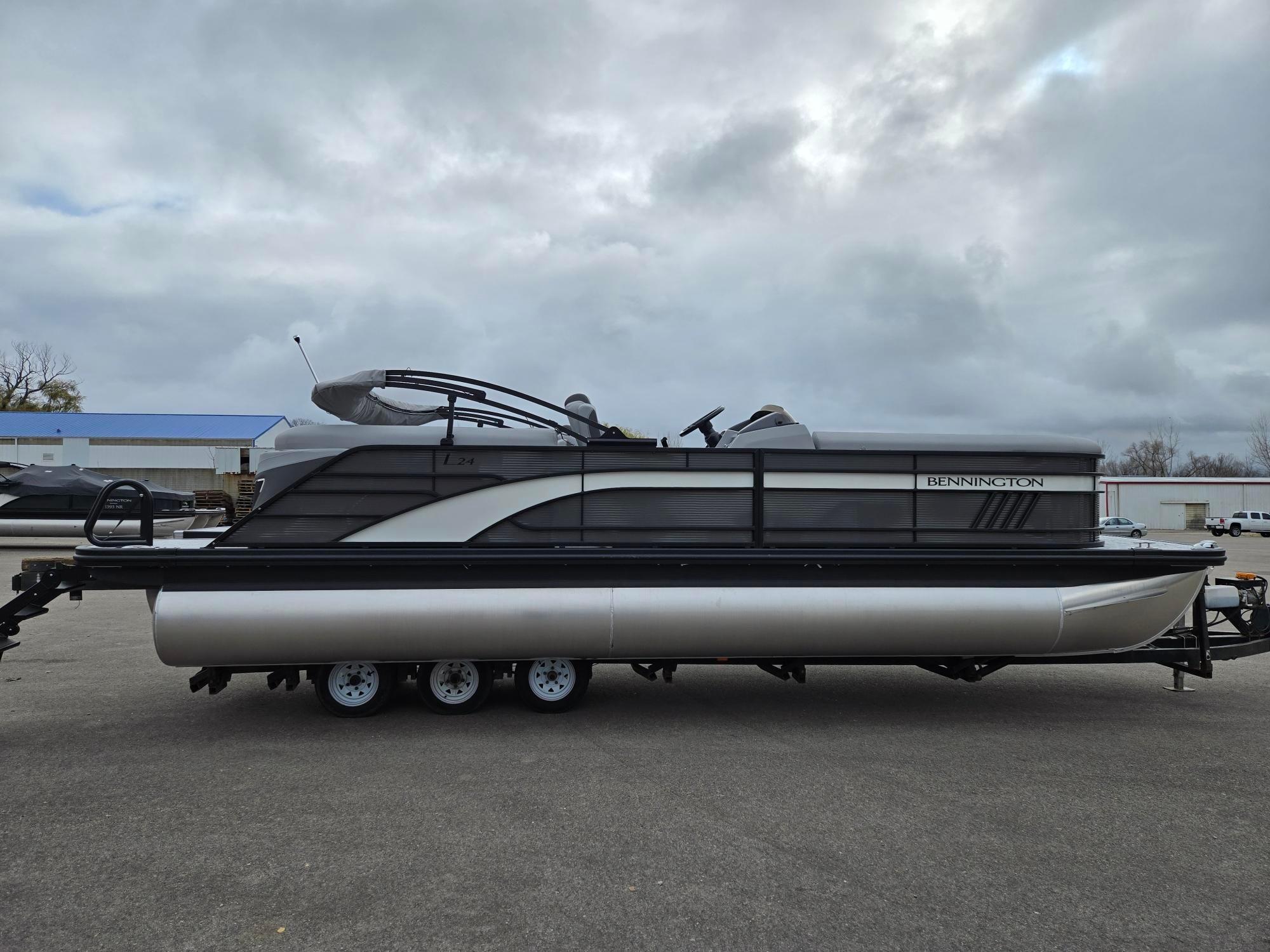 2025 Bennington 24LFB-SPS