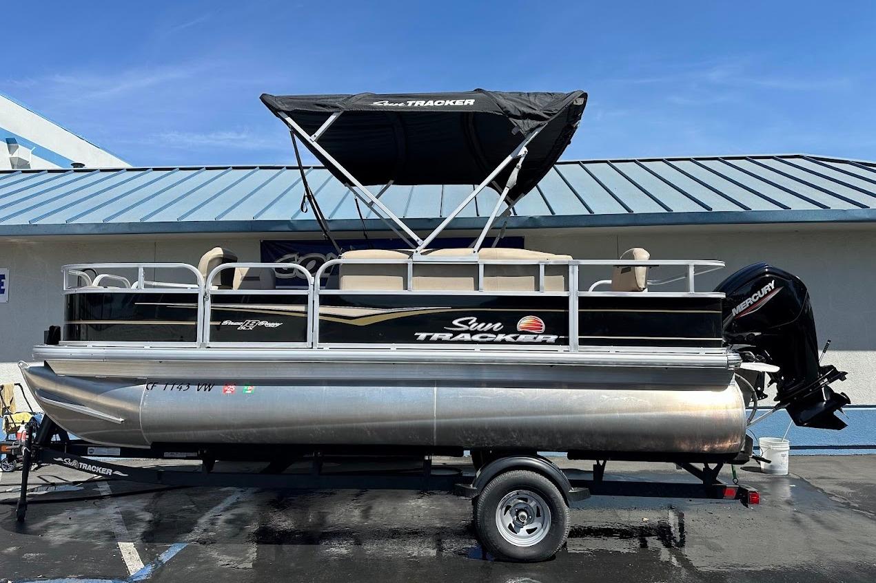 2022 Sun Tracker Bass Buggy 18 DLX