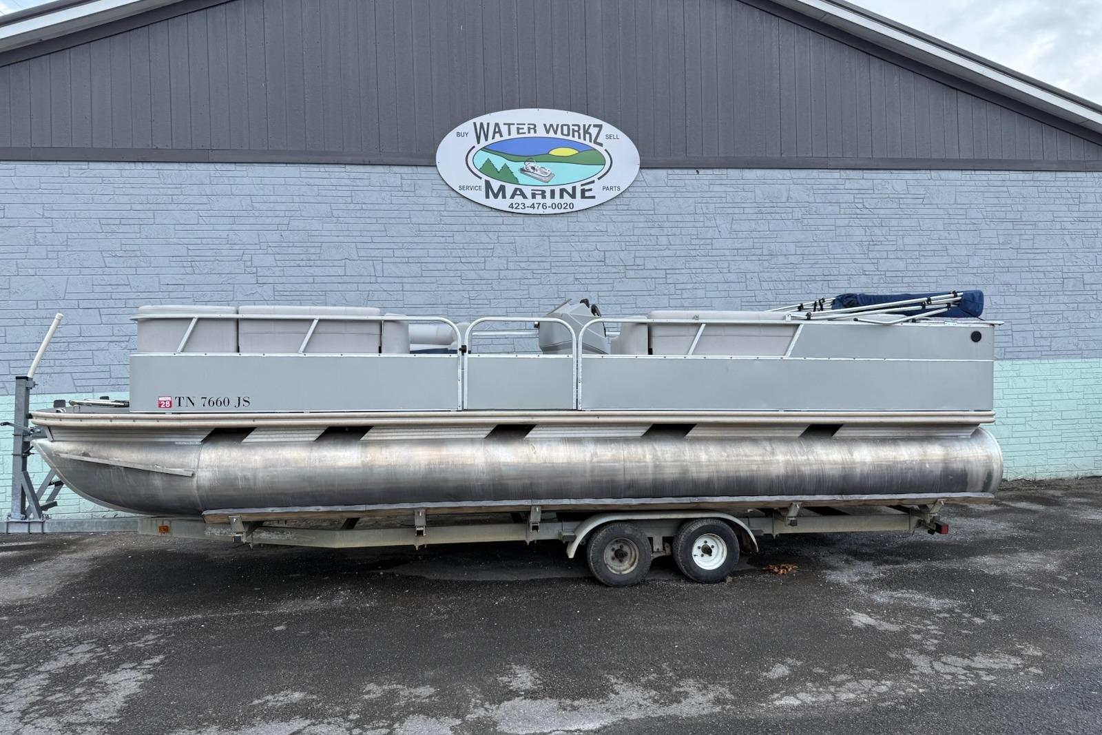 1999 Sun Tracker PARTY BARGE 25