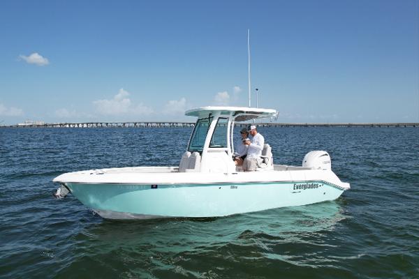 2022 Everglades 235 Center Console