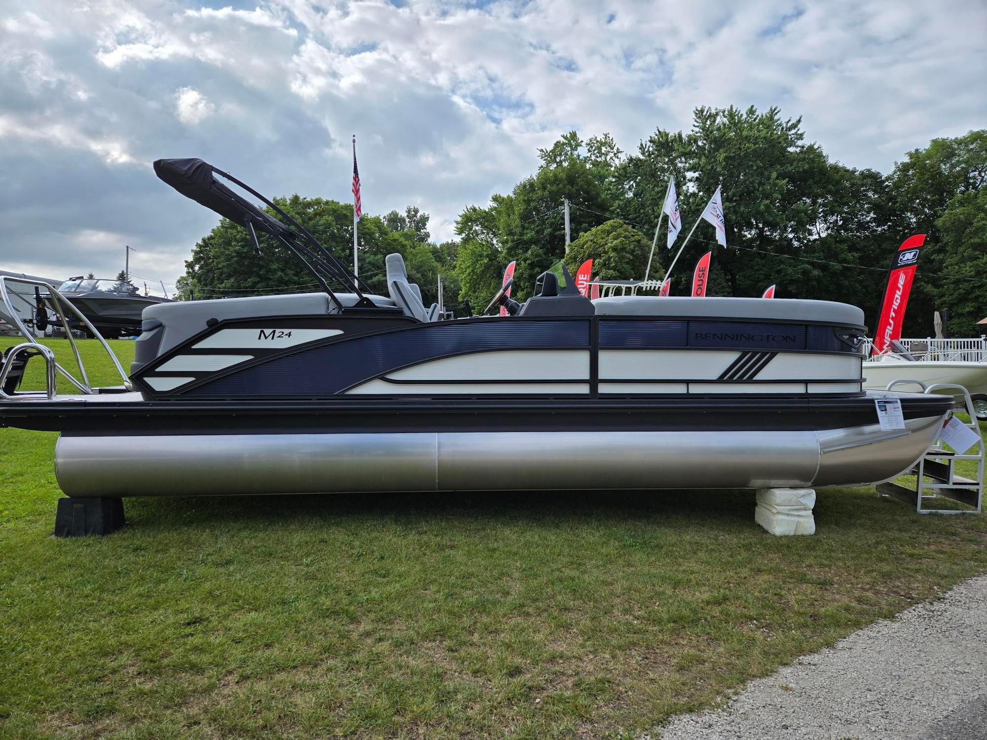 2025 Bennington 24MFB-SPS (TC)