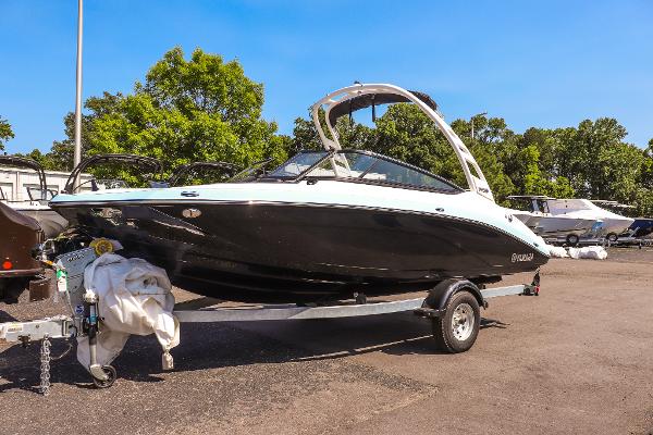 2025 Yamaha Boats 195S