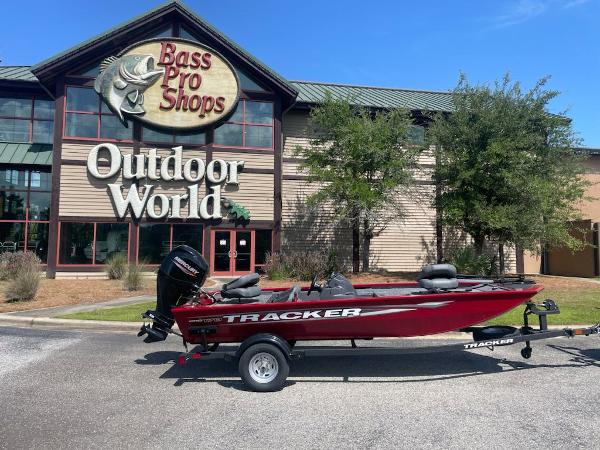 Tracker Pro 170 2025 Tracker Pro 170 boat outside Bass Pro Shops Outdoor World.