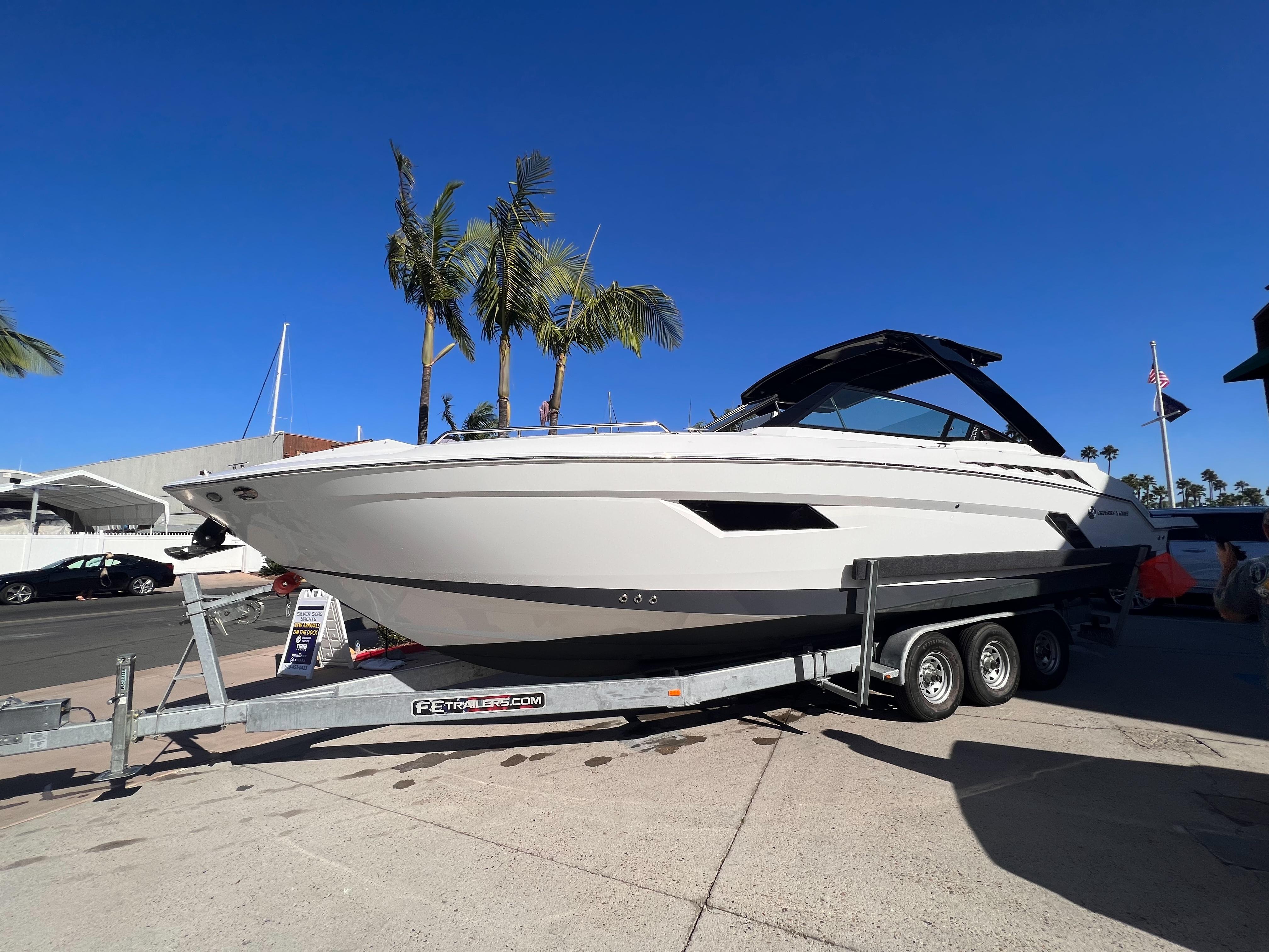 2019 Cruisers Yachts 338 IO