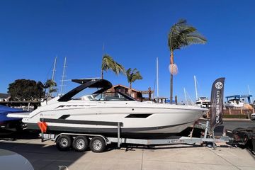 2019 Cruisers Yachts 338 Bow Rider
