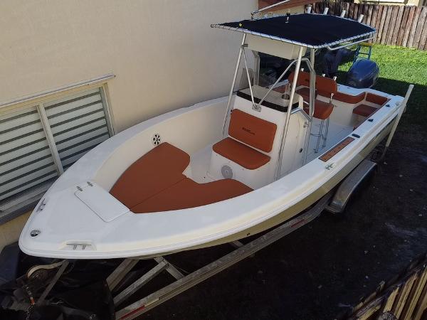 2005 Sea Hunt Triton 232