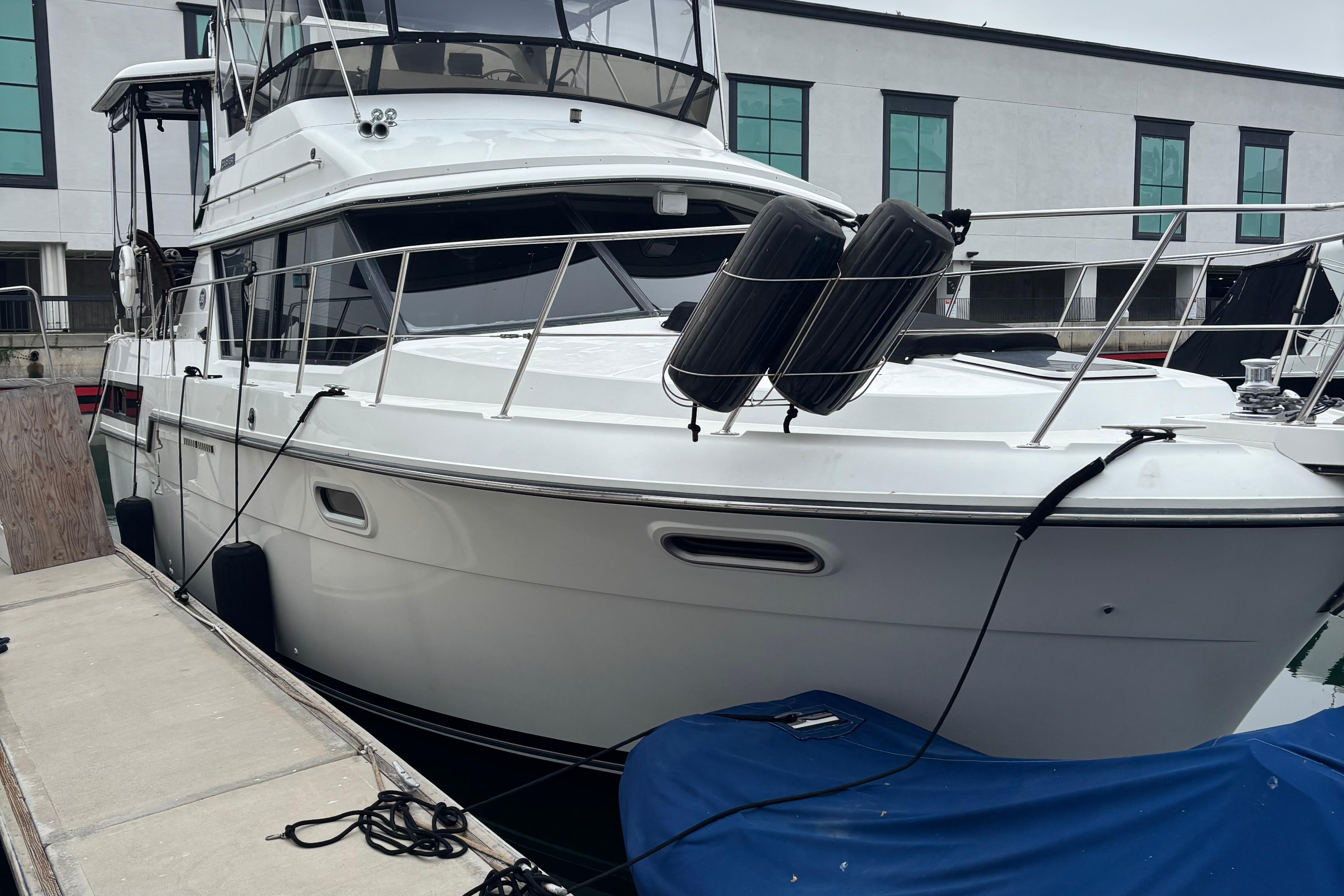 1988 Carver 38 Aft Cabin