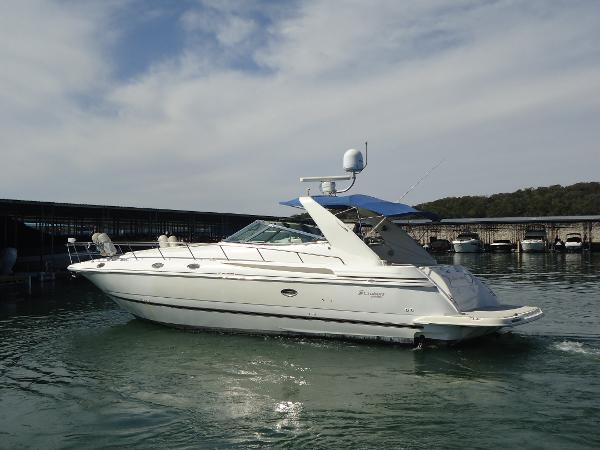 2000 Cruisers Yachts 4270 Express