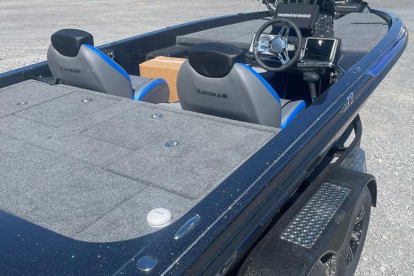 Caymas CX 19 PRO 2025 Caymas CX 19 PRO boat with dual seats and steering console, parked on a trailer.