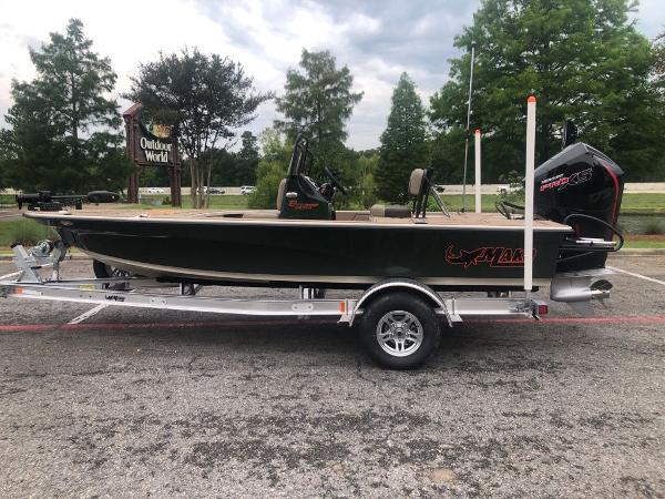 Mako 18 Pro Skiff Backwater Edition 2025 Mako 18 Pro Skiff Backwater Edition on trailer, parked outdoors.
