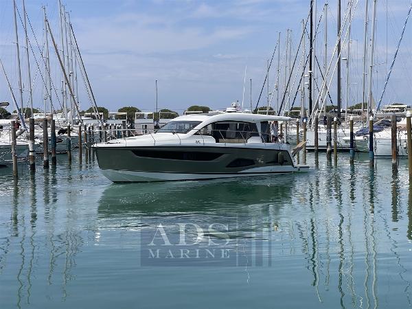 2019 Sealine C390