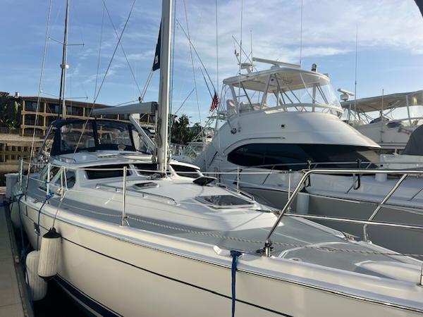 2006 Hunter 44 Deck Salon