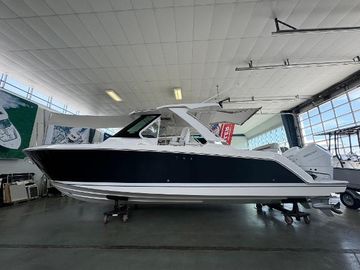 2025 Tiara Yachts 34 LS