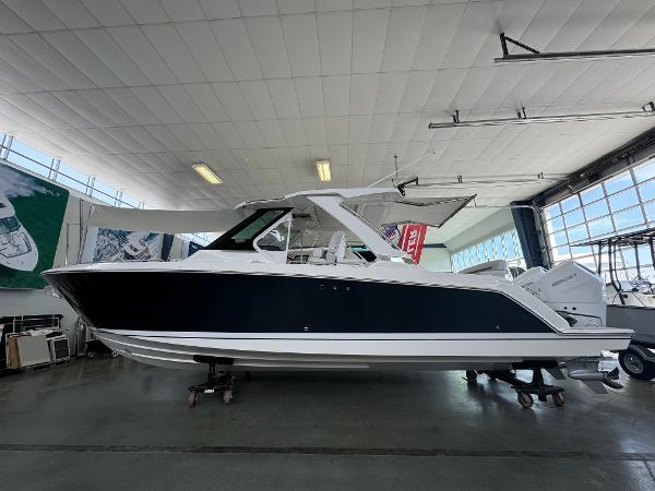 2025 Tiara Yachts 34 LS