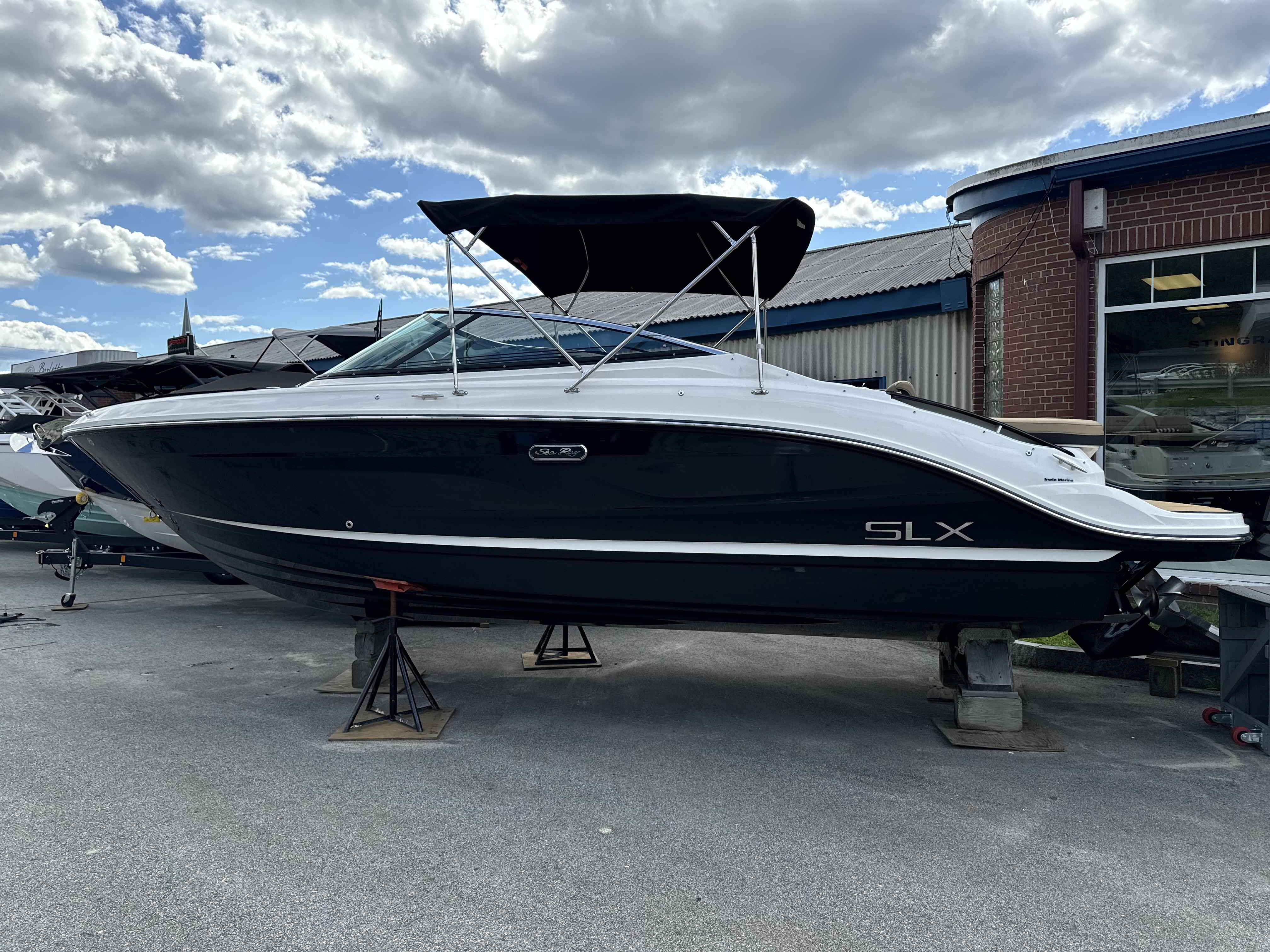 2024 Sea Ray SLX 260