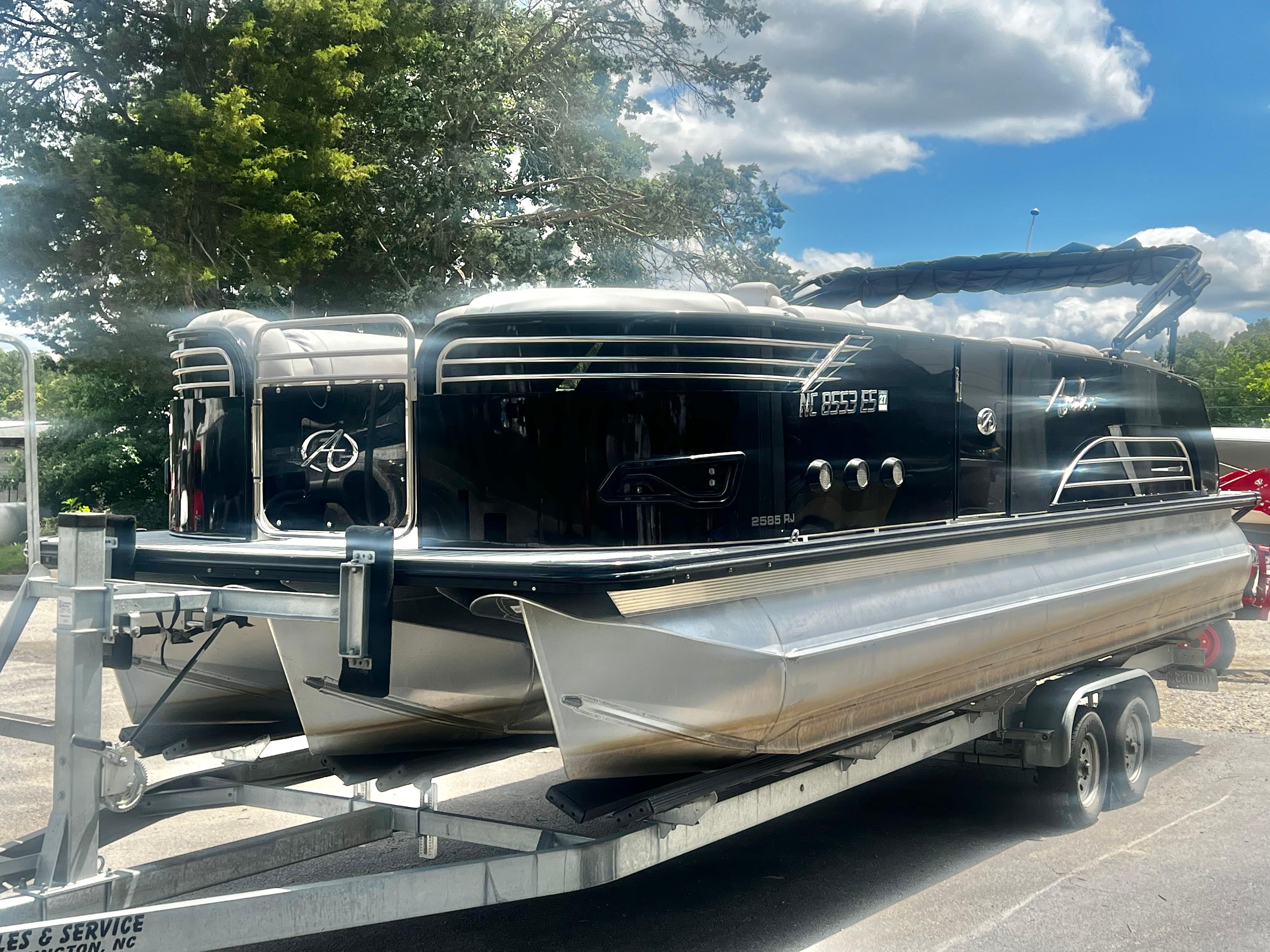 2020 Avalon Ambassador 25' Rear J Lounge TT - IN STOCK