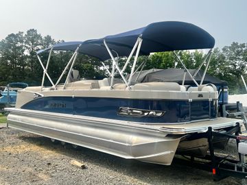 2025 Avalon Catalina 25' Entertainer Triple Toon - IN STOCK! Pictures Soon!