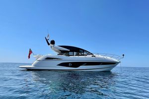 Sunseeker Predator 60 EVO 2022 Sunseeker Predator 60 EVO yacht on calm blue sea under clear sky.